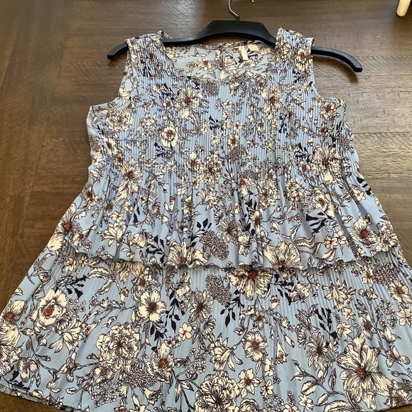 Sky blue top summer top size M. Brand is Est 1946. - Picture 2 of 3